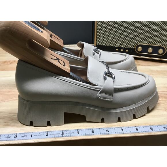 BCBGeneration Raylin Lug Sole Platform Loafers Women's 8.5 Gray Leather Slip-On - Picture 2 of 12